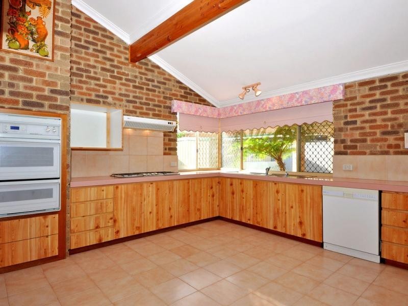 10 Richardson Court, Woodvale WA 6026