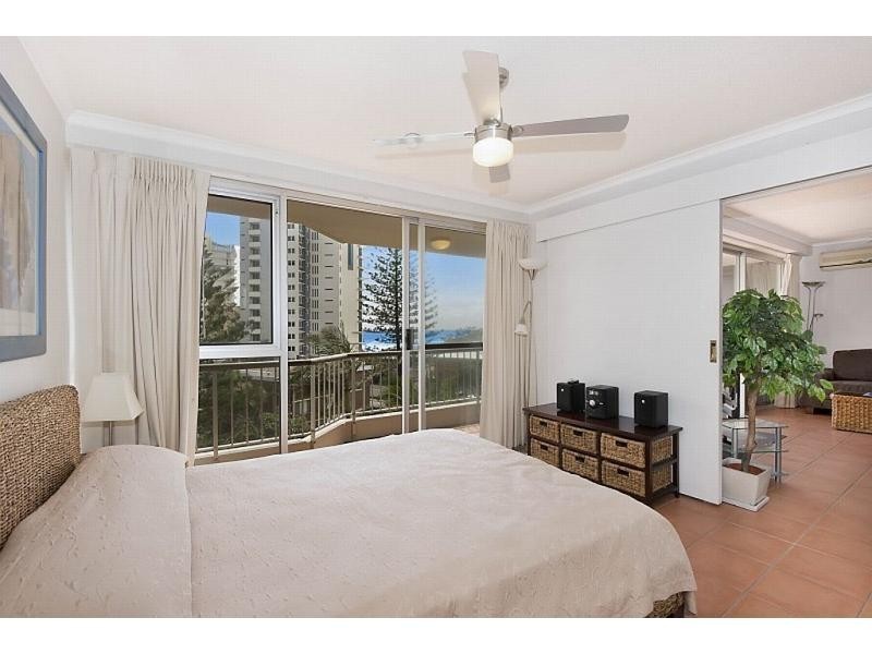 Unit 403/10 Vista Street, Surfers Paradise QLD 4217