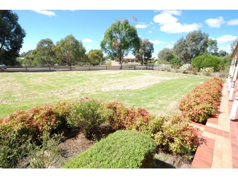 6 Stephen Court, Maiden Gully VIC 3551