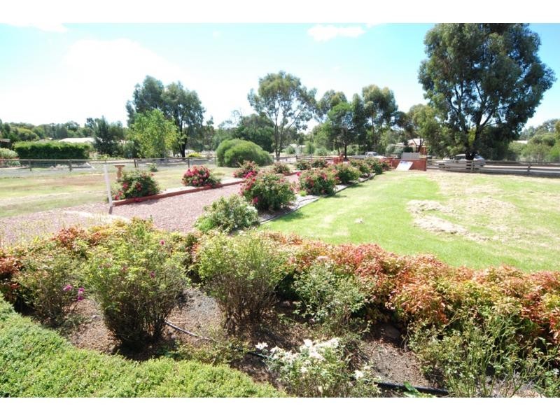 6 Stephen Court, Maiden Gully VIC 3551