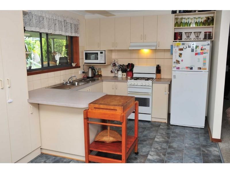 41 John Street, Kangaroo Flat VIC 3555