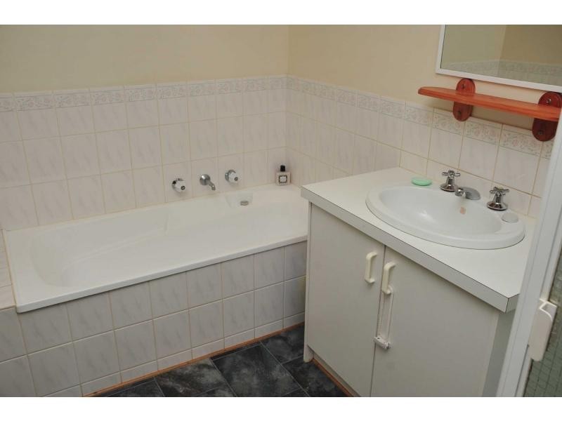 41 John Street, Kangaroo Flat VIC 3555