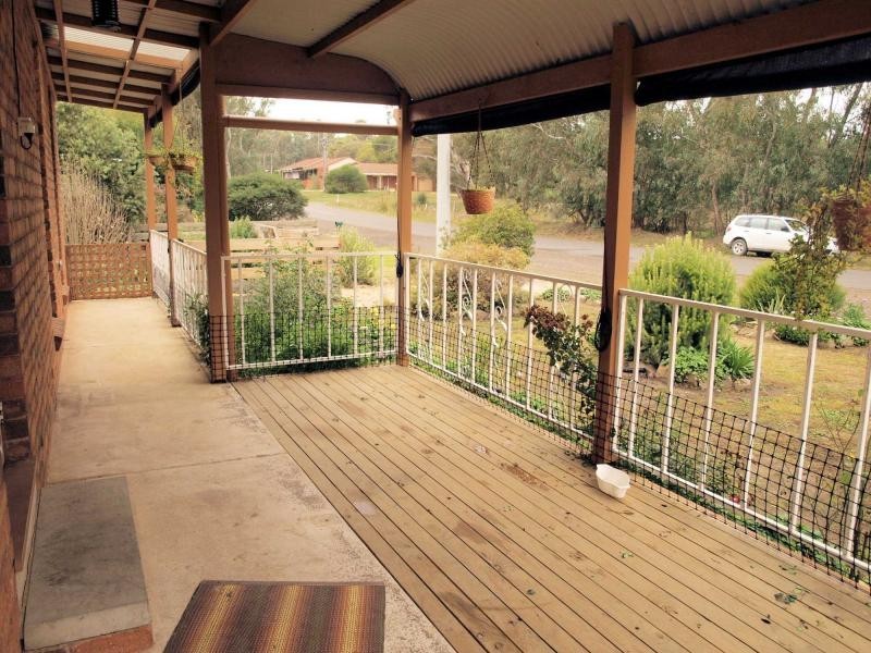 42 Shakespeare Street, Heathcote VIC 3523