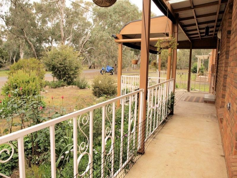 42 Shakespeare Street, Heathcote VIC 3523