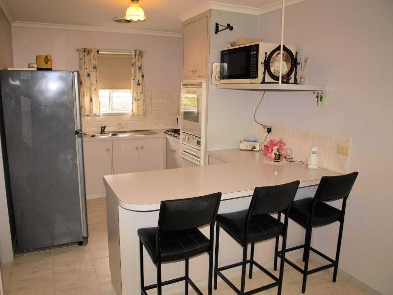 42 Shakespeare Street, Heathcote VIC 3523