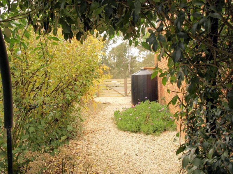 42 Shakespeare Street, Heathcote VIC 3523