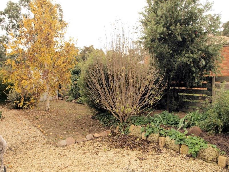 42 Shakespeare Street, Heathcote VIC 3523