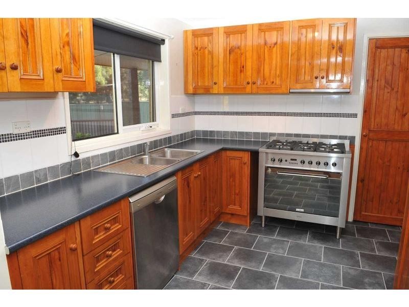 5 Scullys Lane, Heathcote VIC 3523