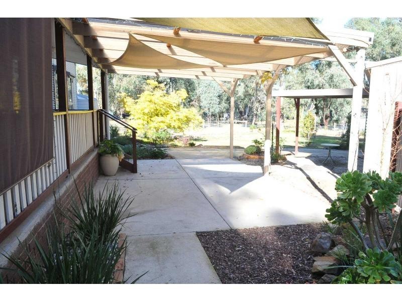 5 Scullys Lane, Heathcote VIC 3523