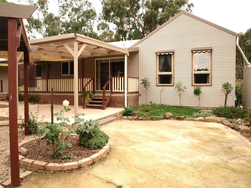 5 Scullys Lane, Heathcote VIC 3523