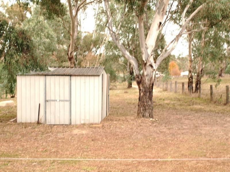 5 Scullys Lane, Heathcote VIC 3523