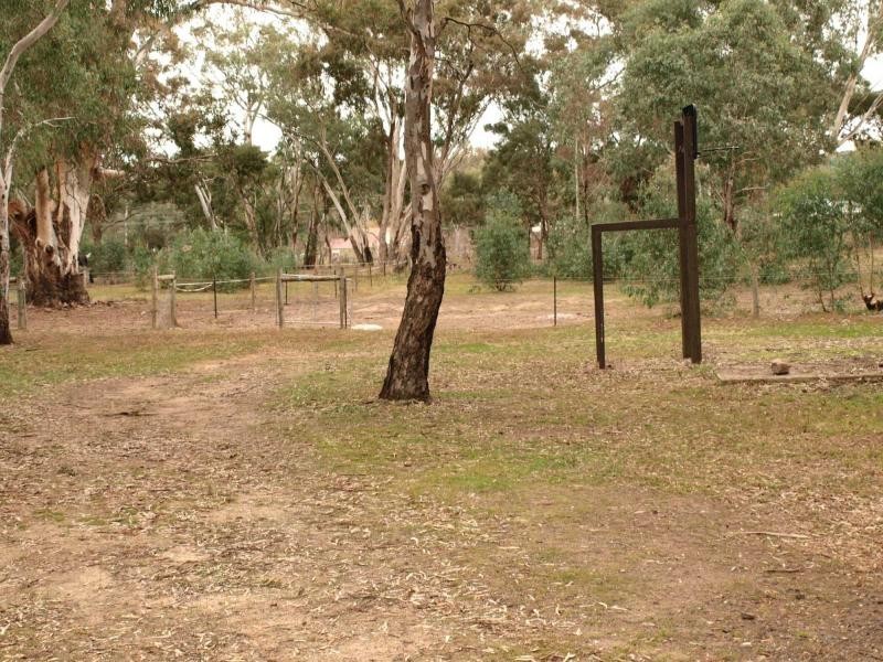 5 Scullys Lane, Heathcote VIC 3523