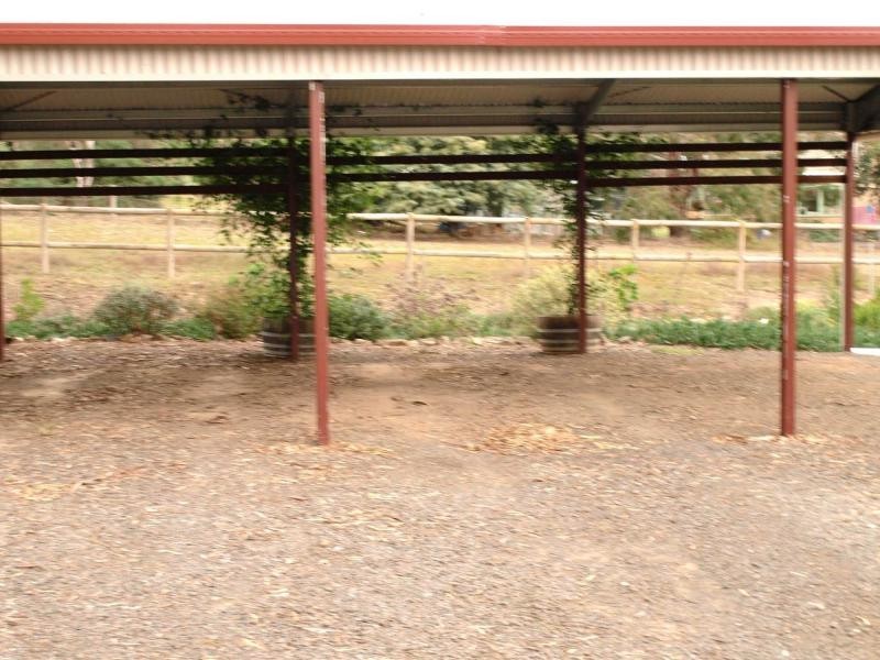 5 Scullys Lane, Heathcote VIC 3523