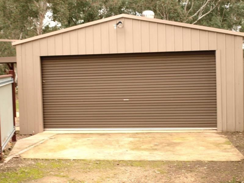 5 Scullys Lane, Heathcote VIC 3523