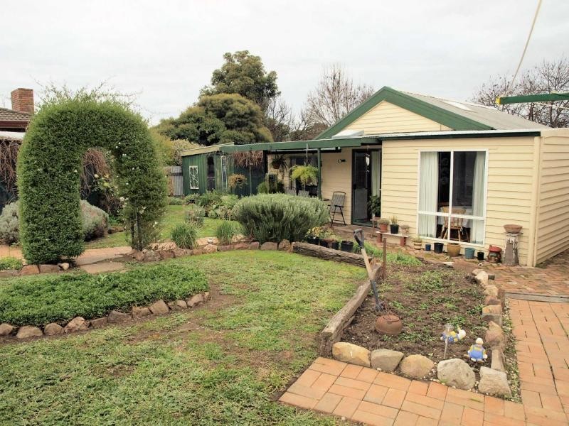 49 Ebden Street, Heathcote VIC 3523