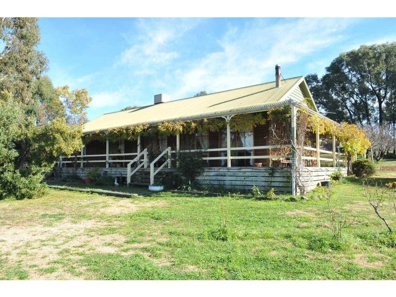 11 Matthews Road, Heathcote VIC 3523