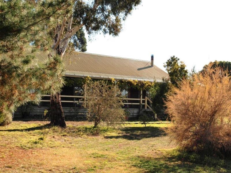 11 Matthews Road, Heathcote VIC 3523