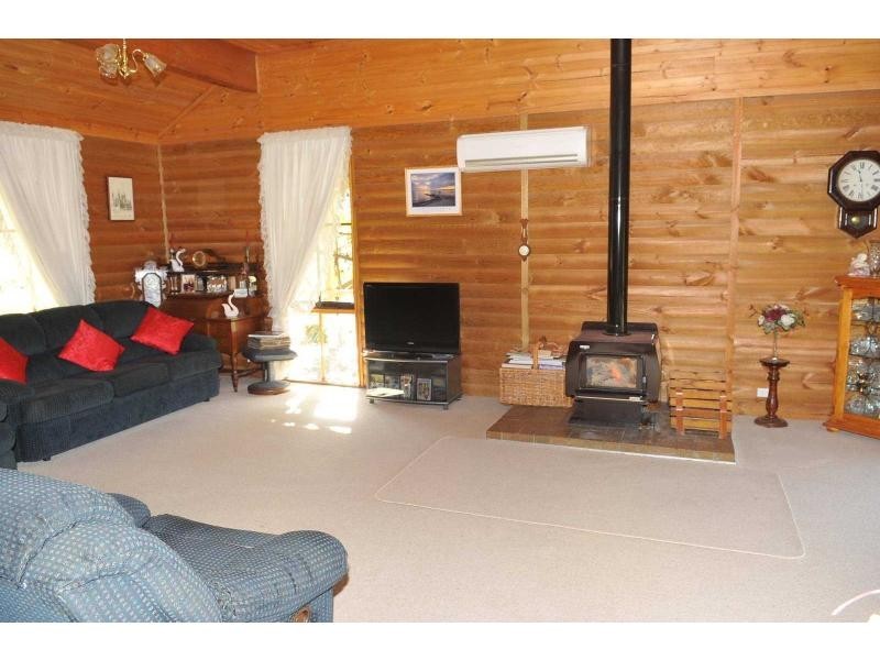 11 Matthews Road, Heathcote VIC 3523