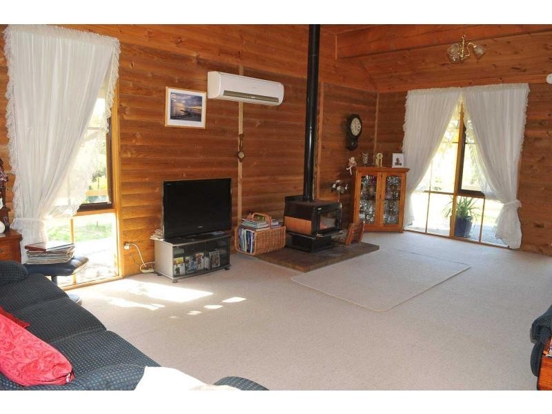 11 Matthews Road, Heathcote VIC 3523