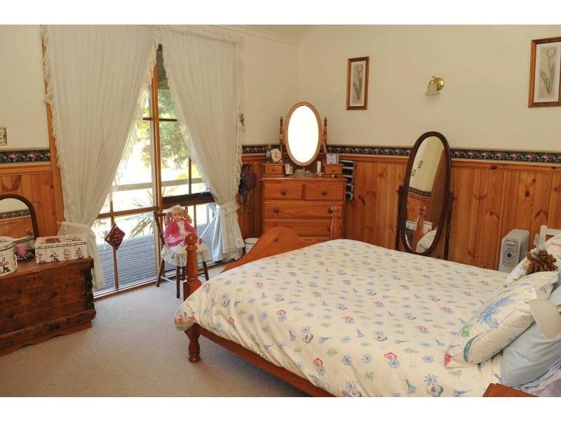 11 Matthews Road, Heathcote VIC 3523