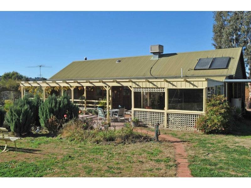 11 Matthews Road, Heathcote VIC 3523