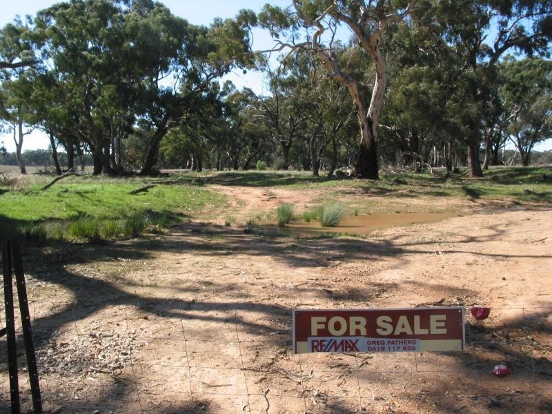 300 Woolshed Flat Road, Wedderburn VIC 3518