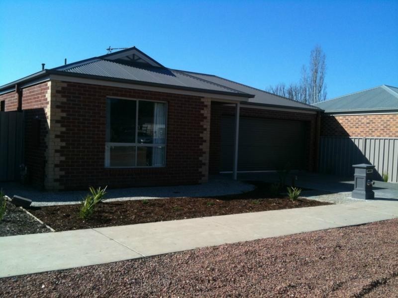 31 Sovereign Gardens, Kangaroo Flat VIC 3555