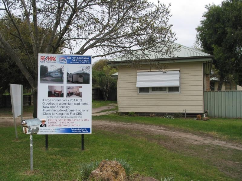 4 Woolcock Avenue, Kangaroo Flat VIC 3555