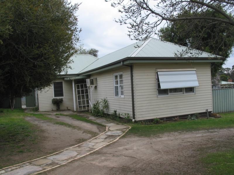 4 Woolcock Avenue, Kangaroo Flat VIC 3555