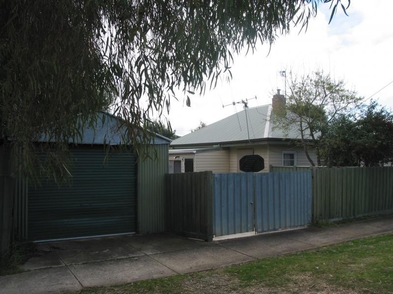 4 Woolcock Avenue, Kangaroo Flat VIC 3555