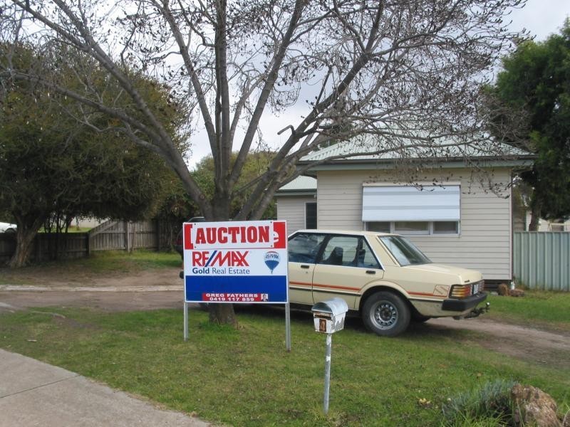 4 Woolcock Avenue, Kangaroo Flat VIC 3555