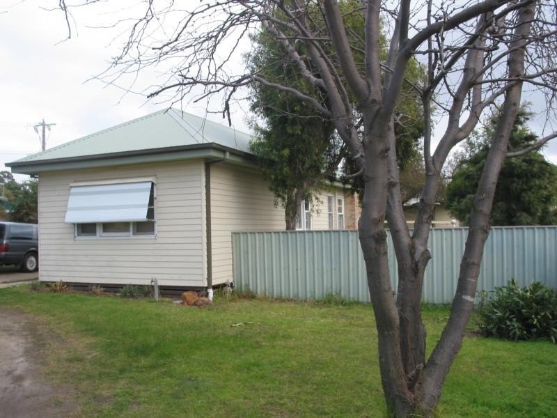 4 Woolcock Avenue, Kangaroo Flat VIC 3555