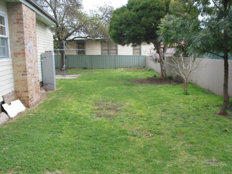 4 Woolcock Avenue, Kangaroo Flat VIC 3555