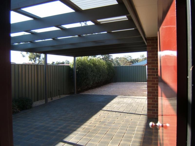 Unit 1/72 Averys Road, California Gully VIC 3556