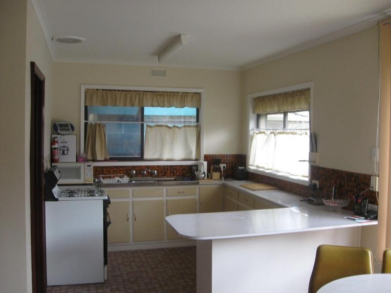 1/2 Sandhurst Road, California Gully VIC 3556