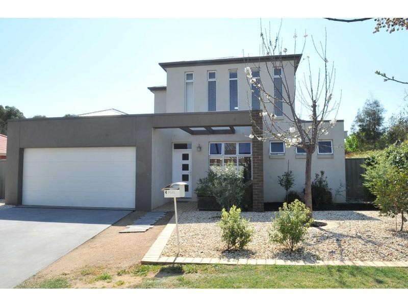 4 Parkdale Close, White Hills VIC 3550
