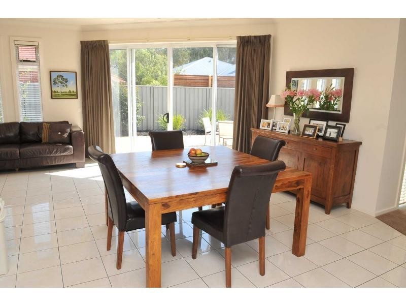 4 Parkdale Close, White Hills VIC 3550