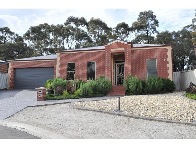 6 Moonah Court, Eaglehawk VIC 3556