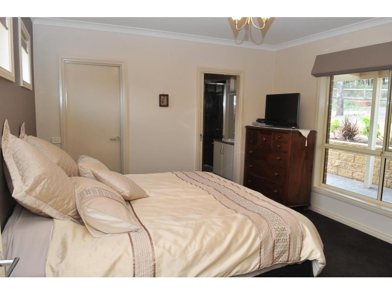 6 Moonah Court, Eaglehawk VIC 3556