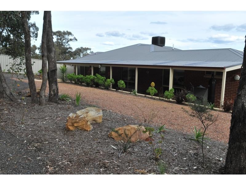 6 Moonah Court, Eaglehawk VIC 3556