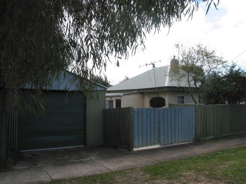 4 Woolcock Avenue, Kangaroo Flat VIC 3555