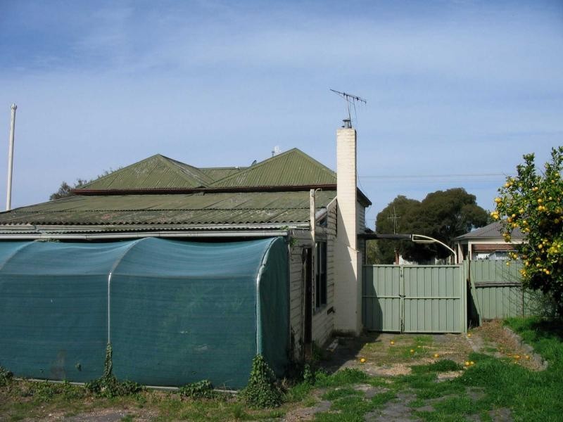 15 Holdsworth Road, Long Gully VIC 3550