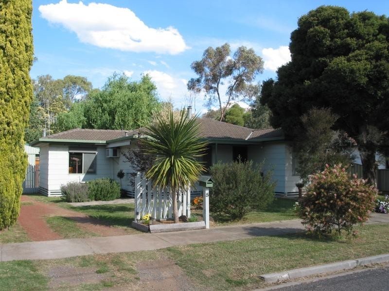 5 Beverley Street, Golden Square VIC 3555