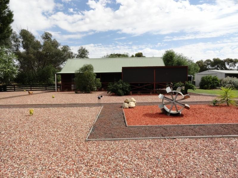 31 Chapel Street, Serpentine VIC 3517