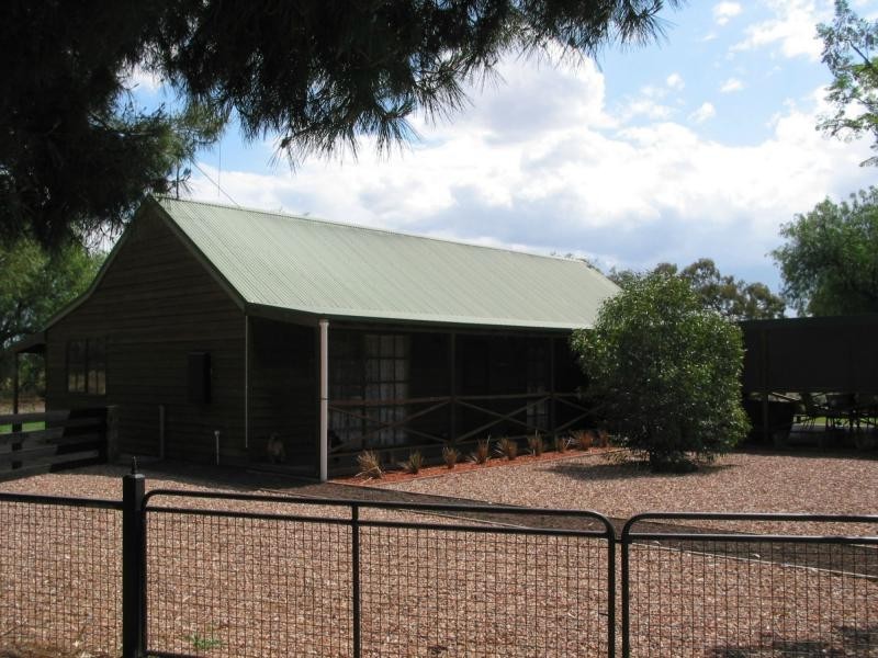 31 Chapel Street, Serpentine VIC 3517