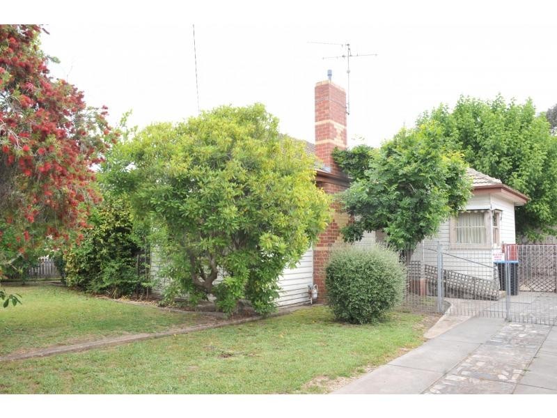 18 Carpenter Street, Kangaroo Flat VIC 3555