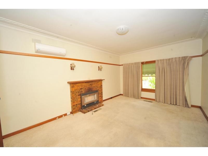 18 Carpenter Street, Kangaroo Flat VIC 3555