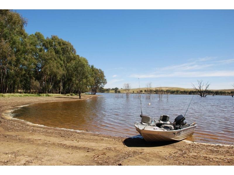 42 Lakeside Boulevard, Eppalock VIC 3551