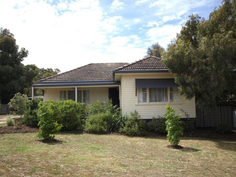 11 Redleaf Close, Heathcote VIC 3523