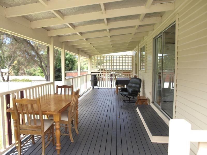 11 Redleaf Close, Heathcote VIC 3523